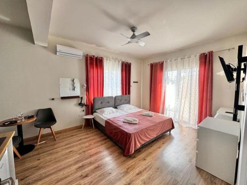 Historical Center Apartamento | Smart Comfort StudioN5 private Kitchenette Bathroom Beach 250m Marina Port Old City 900m