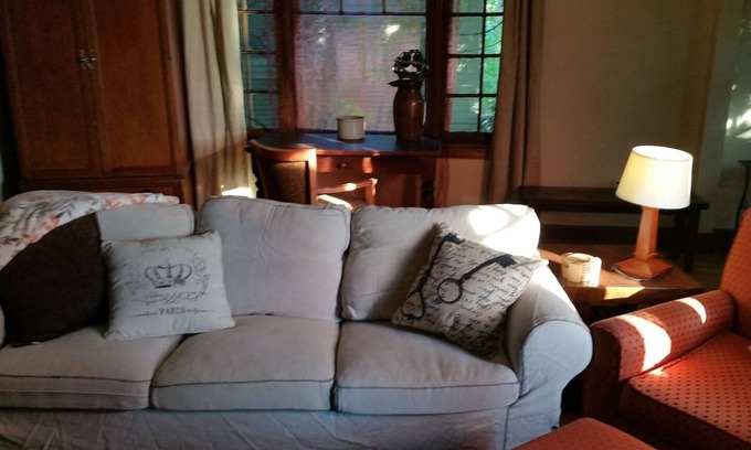 Altamont Casa | Smart ❤️Craftsman ❤️of Downtown | King Queen | BBQs, Patio Set + Fenced Yard | H