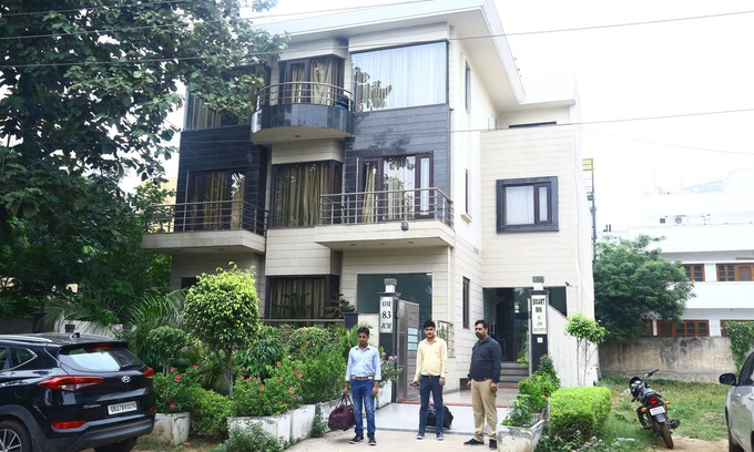 DLF City Casa | Smart Inn-1