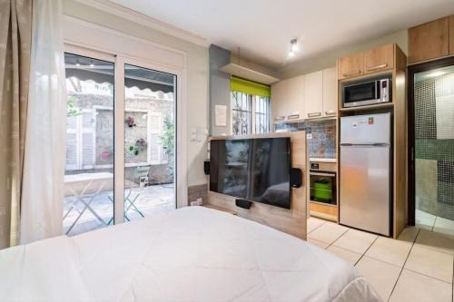 Kypseli Apartamento | Smart studio 30 sq m Athens with yard