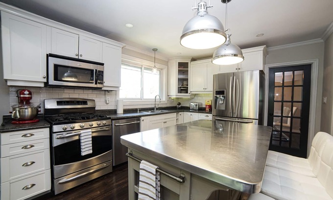 Alcona Casa | Smart stylish cottage house beside Lake Simcoe