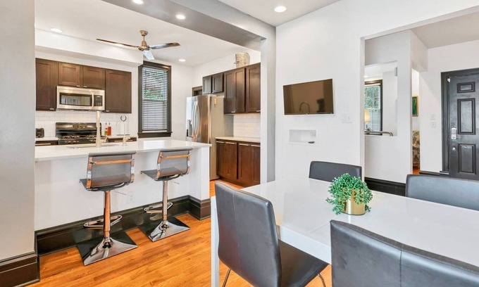 Tower Grove South Casa | Smarthome | Full Kitchen | Next to Tower Grove!