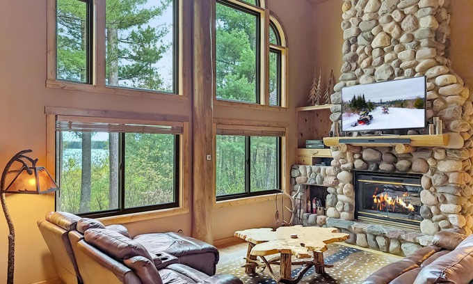 Woodruff Casa | Smeagle's Terrapin | LUX Lakefront, Theatre, Dock, Kayaks, AC, Hot Tub