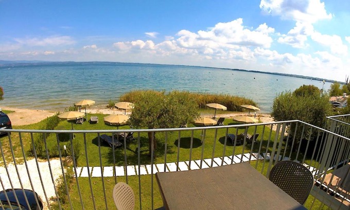 Sirmione Apartamento | Smeraldo dip Villa Canneto