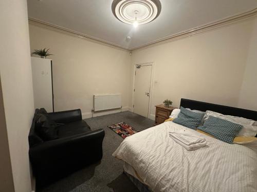Smethwick Apartamento | Smethwick Birmingham Cosy Spacious Bedroom - Free WiFi & Parking