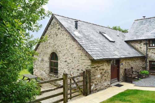 Hawkridge Casa | Smiddy Cottage, Historic Village Hub with Spacious Lounge, High Ceilings, and Wood Stove