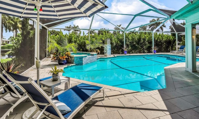 Yacht Club Casa | Smiles and Sunshine
