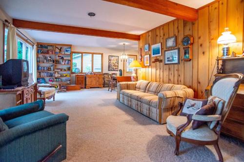 Indian River Casa | Smith Family Cottages- Lake House