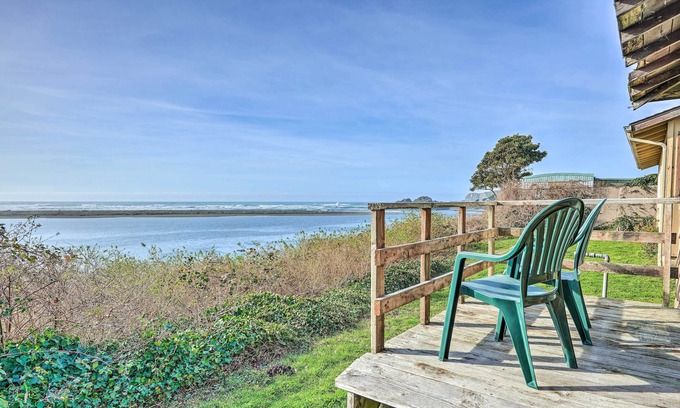 Smith River Cabina | NUEVO-Oceanfront Smith River Cabin w / Deck & Views!