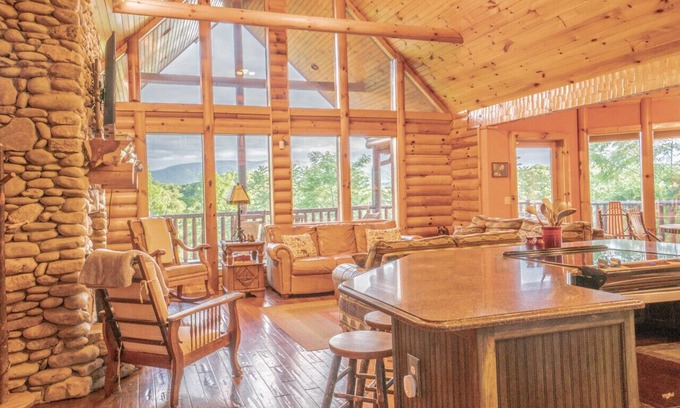 Dandridge Cabina | Smoke Rise Lodge · Lake Front, Luxury Cabin, Hot Tub, Great Views