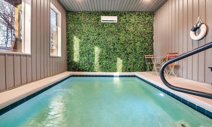 Sevierville Cabina | Smokies Private Pool Cabin, Sleeps 14,Theatre & Game Room, Minutes from Parkway!