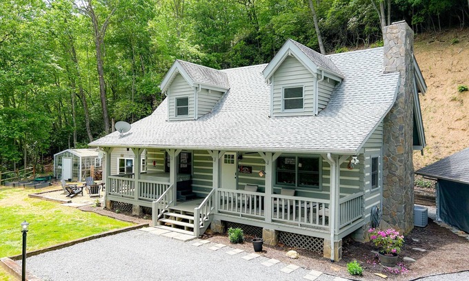 Whittier Cabina | Amazing Grace Cabin - How Sweet it is in the Smokies! Cherokee | Bryson City