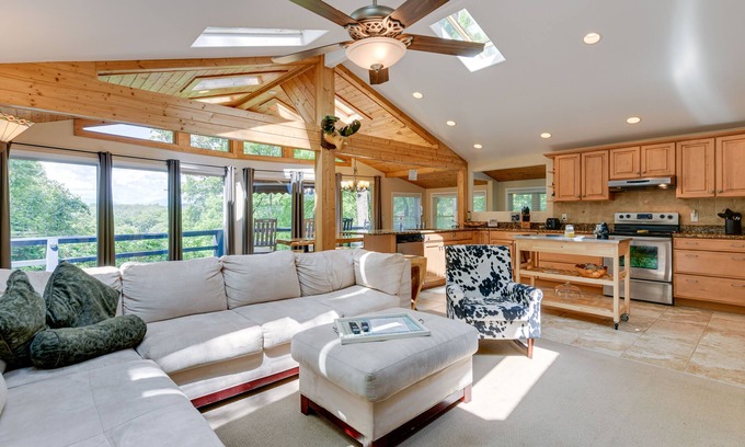 Franklin Casa | Smoky Mountain Getaway w/ Private Hot Tub!