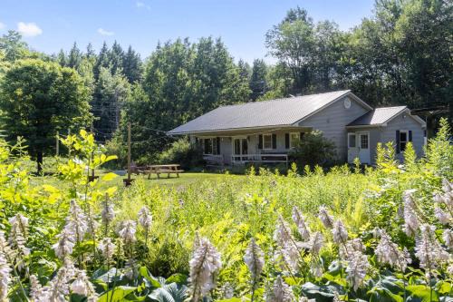 Jeffersonville Casa | Smuggler's Notch Mountain House with hot tub & river