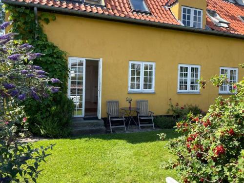 Snekkersten Apartamento | Smuk lejlighed med sundkig lige ved stranden