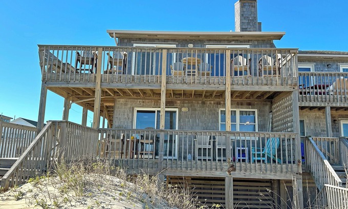 South Nags Head Casa | HERMOSA CASA FRENTE AL MAR CON GRANDES VISTAS AL MAR Y PERRO AMIGO!