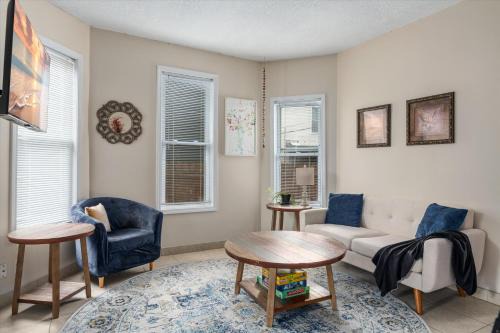 Corcoran Apartamento | Snapdragon Apt - Charming Two Bedroom in Corcoran Neighborhood