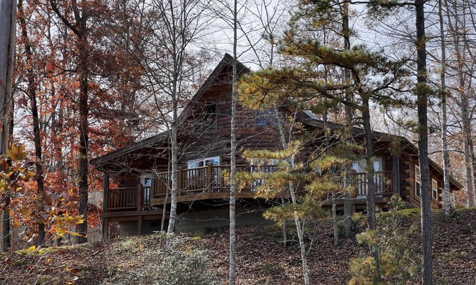 Beattyville Cabina | Un escondite disimulado de oso - Nueva marca de lujo Lakeview cabaña cerca de Red River Gorge