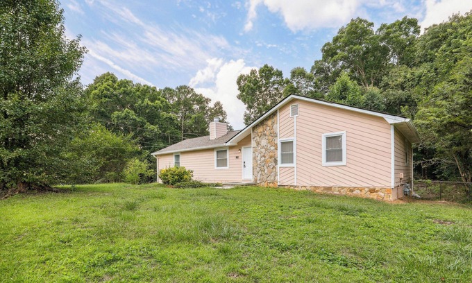 Snellville Casa | Snellville Getaway ~ 8 Mi to Stone Mountain Park!