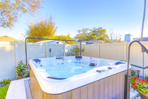 Largo Casa | Snook Haven - Hot Tub, Pool, Minigolf, Dog Space