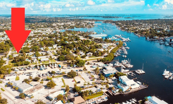 Stuart Casa | Snook Shack! Park Boat-RV/Grill/Bikes/Fishing Rods/Beach Gear/Outdoor Shower/W/D