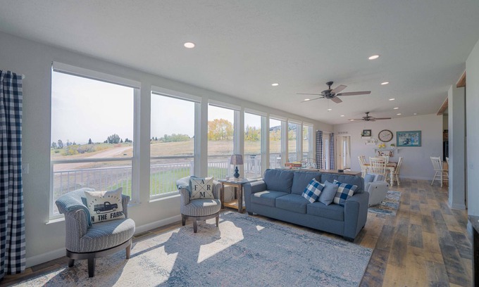 Fish Haven Casa | Snooty Goose Ranch House - Sleeps up to 18