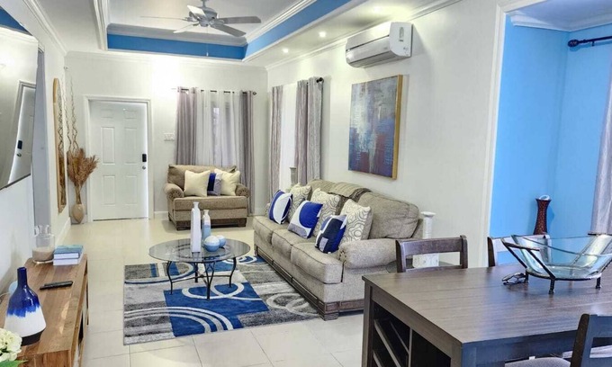 Lucea Casa | Snooze at Oceanpointe - 10 minute walk to the beach