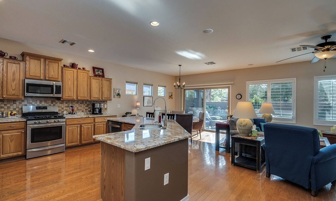 Rancho Sahuarita Casa | SNOW BIRDS WELCOME Charming 3-bedroom house Del Webb 55+ Community Sahuarita