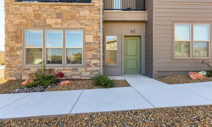 Ivins Casa | Snow Canyon Escape * Extended Stays * Furnished * Pool and Hot Tub