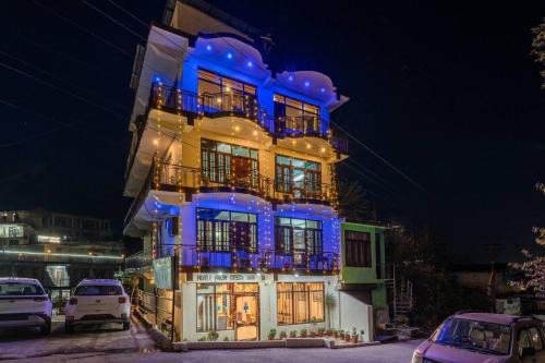 Dharamshala Apartamento | Snow Crest Inn A Pure Veg Hotel- Natural landscape Mountain View