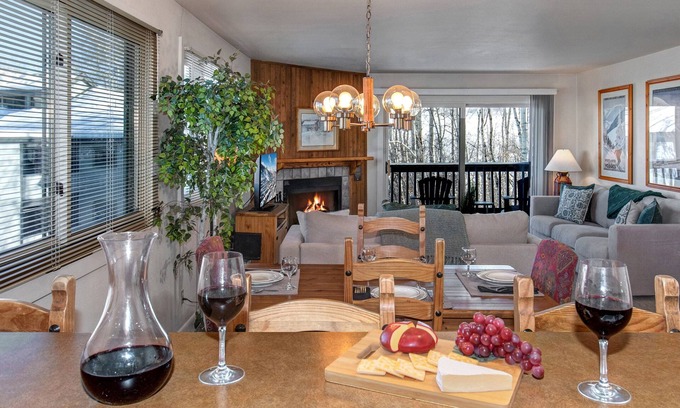 North Park City Condominio | Snow Flower 141 2 Bedroom Condo by RedAwning