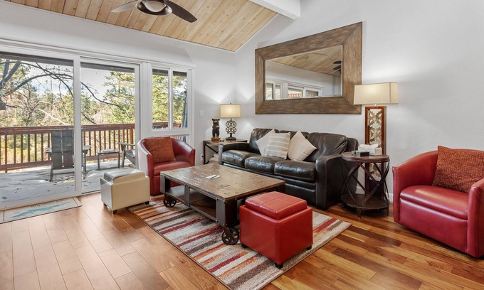 Big Bear Lake Cabina | Snow Summit Thrush8 - Walk to Snow Summit, Hot Tub, Swimming Pool