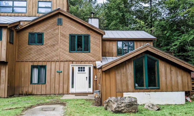 Killington Apartamento | Snowarts- Game room, Fireplace, Close to golf!