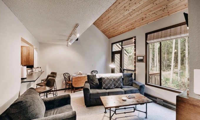 Glacier Condominio | Snowater Condo #14 - Blissful Relaxation!