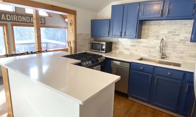 Lake Placid Chalet De Esquí | Snoway Chalet EV Charger Walk to Main St