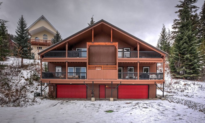 Sandpoint Cabina | Snowberry 2, 8 camas 8 pasos de baño para levantar. Sauna, jacuzzi, garaje y capacidad para 30 personas.