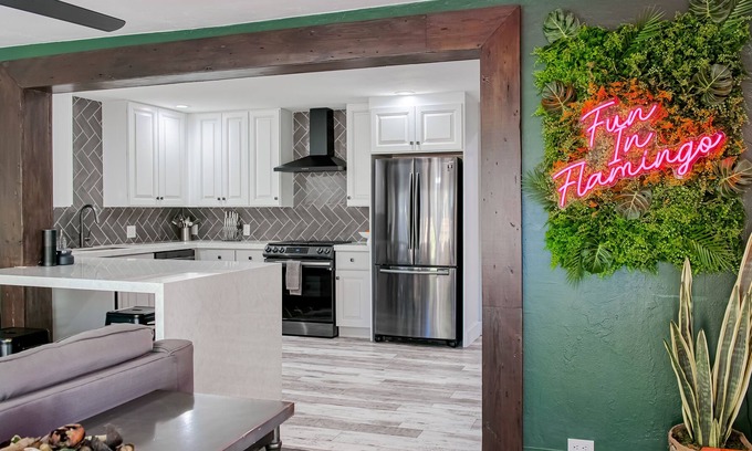 Poiciana Park II Casa | Snowbird-friendly duplex with free WiFi, central AC & shared W/D - dogs welcome