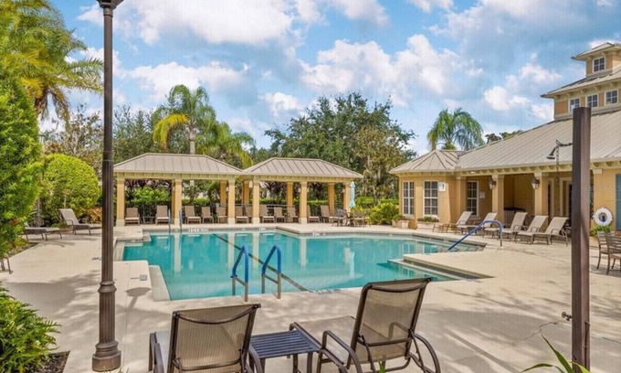 Parrish Condominio | Snowbird Special -Spacious 2BR/2.5BA in Gated Community, Hot Tub and Gym