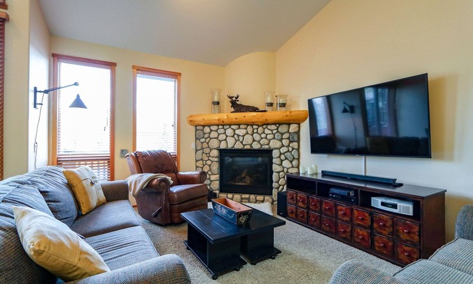 Mammoth Lakes Condominio | Snowcreek V 997 Panoramic Mountain Views, Pet-Friendly by RedAwning