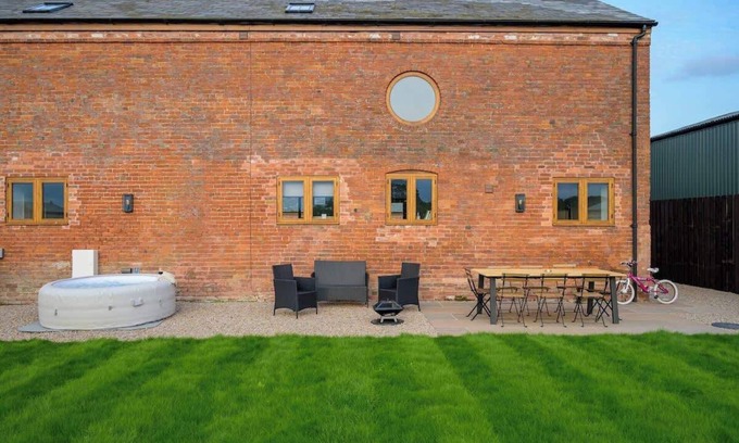 Wollerton Apartamento | Snowdrop Barn : Hot Tub, Games Room, Pets welcome!