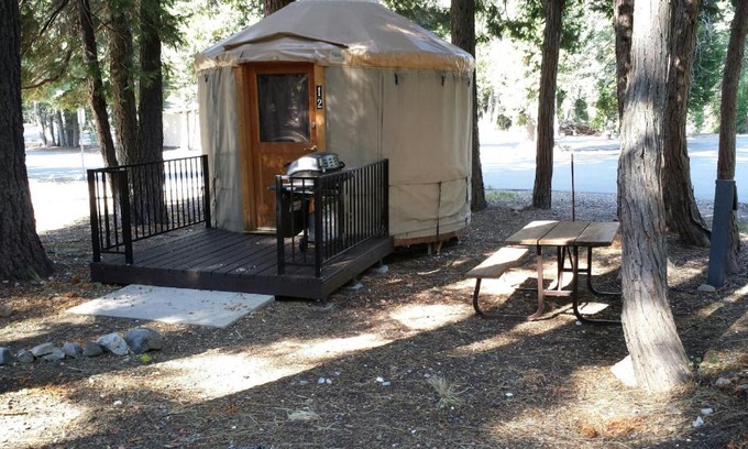 Emigrant Gap Complejo | Snowflower Camping Resort 12 ft. Yurt 9