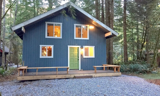Glacier Casa | Cabaña Snowline 66: jacuzzi, Wi-Fi, 3 habitaciones, capacidad para 10 personas