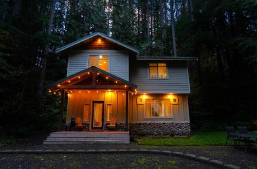 Glacier Casa | Snowline Hillside Chalet