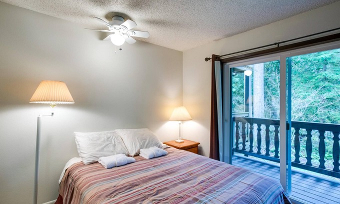 Glacier Condominio | Snowline Lodge Condo # 9 - ¡Un gran lugar para pasar la noche!