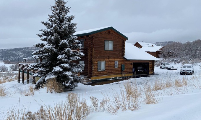 Timber Lakes Casa | Snowmobile skiing snowshoing beautiful 5 bedroom cabin in uinta mountains