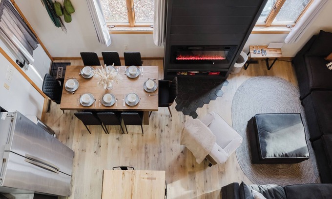 Mountain Base Casa | Snowshoe Modern Cabin | Hot Tub + Mtn Views