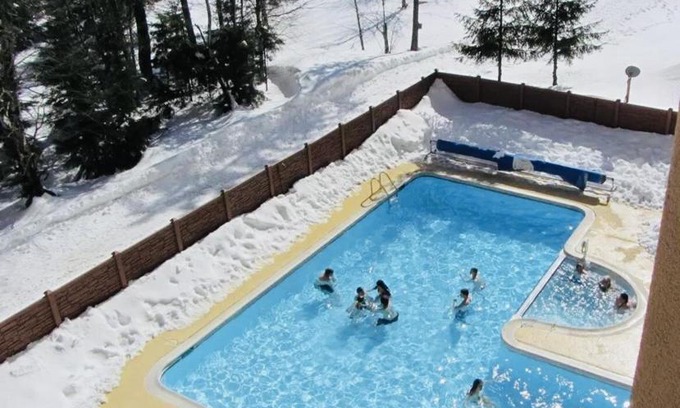 Snowshoe Apartamento | Snowshoe Ski-in & Ski-out at Silvercreek Resort - Family friendly, jacuzzi, hot tub, mountain views