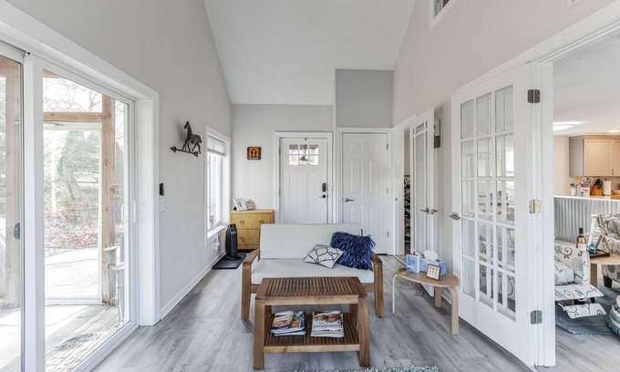 Grass Lake Casa | Snuggle time is great at the LiL Carrot waterfront on Big Wolf Lake