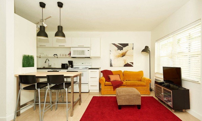 Lauderdale Beach Apartamento | Snug Apart a poca distancia de la playa, F. Lauderdale, Wifi, barbacoa, cerrada
