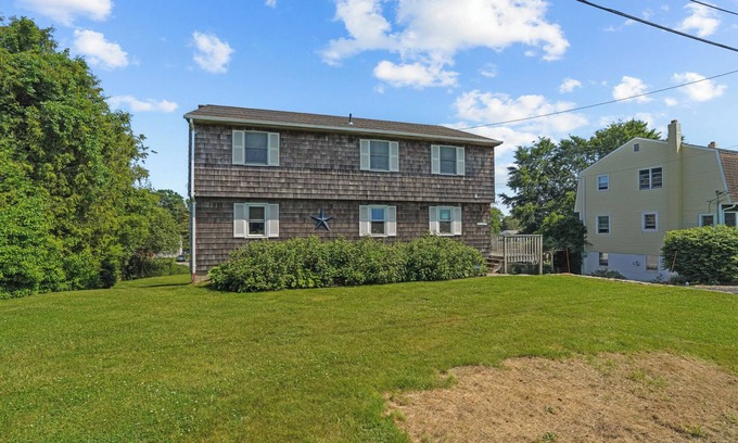 Snug Harbor Casa | Snug Harbor Beach House in South Kingstown ☼ Close to Beach & Restaurants